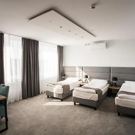 Tiffany Hotel *